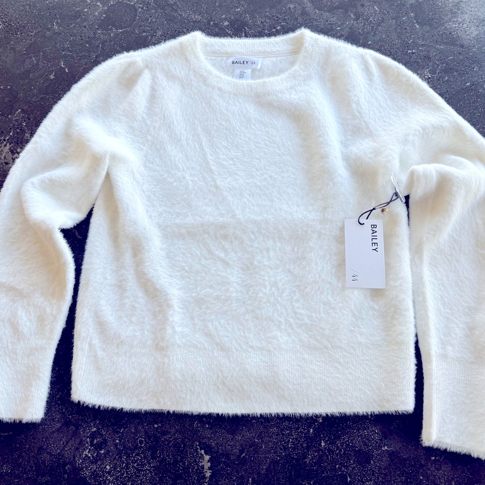 NWT BAILEY 44 White sweater Size M
